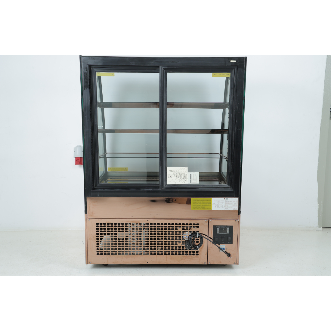 Used Frigo dessert display refrigerator with curved glass, 1 meter|mkayn | مكاين