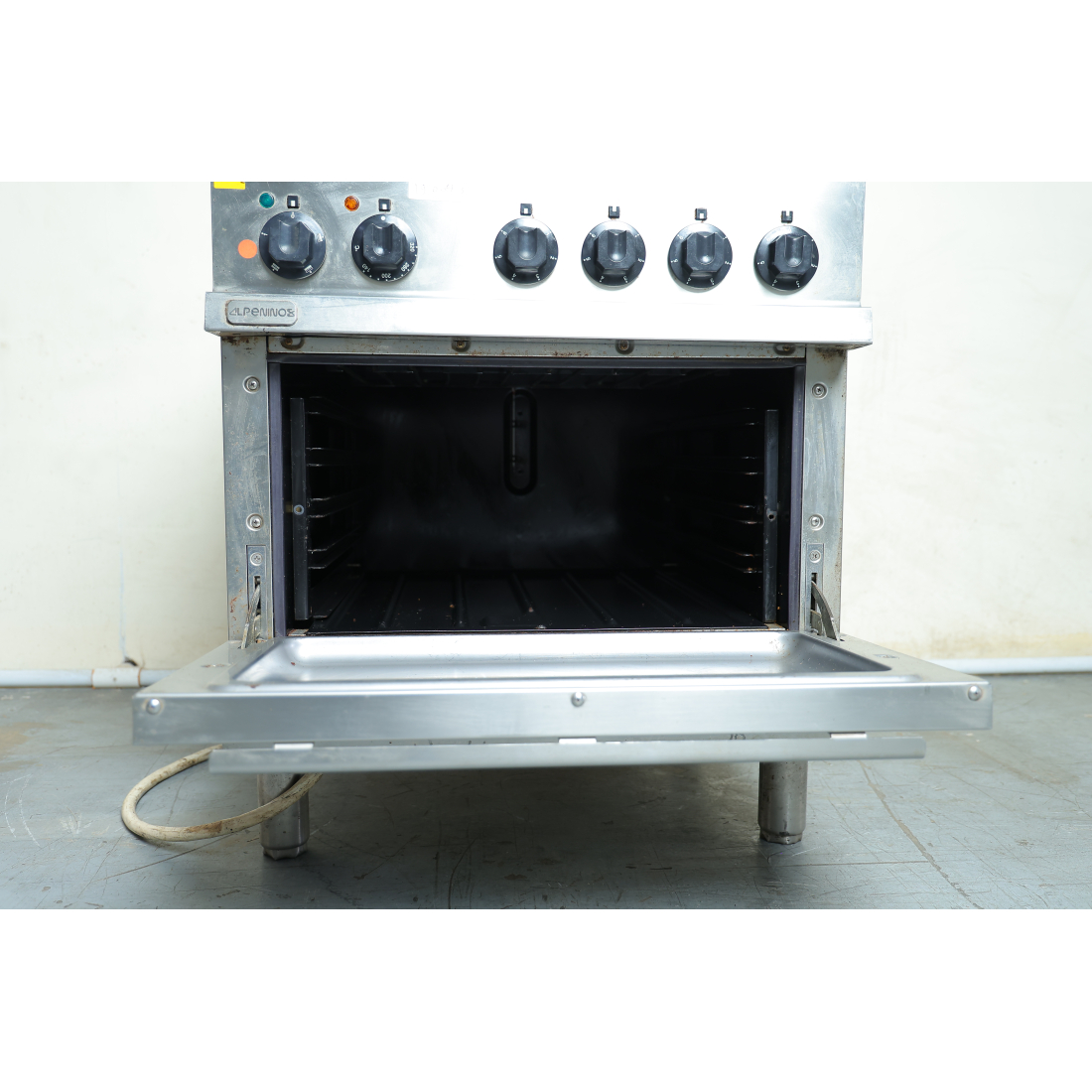 Used Alpeninox 4 burner electric stove with oven|mkayn | مكاين