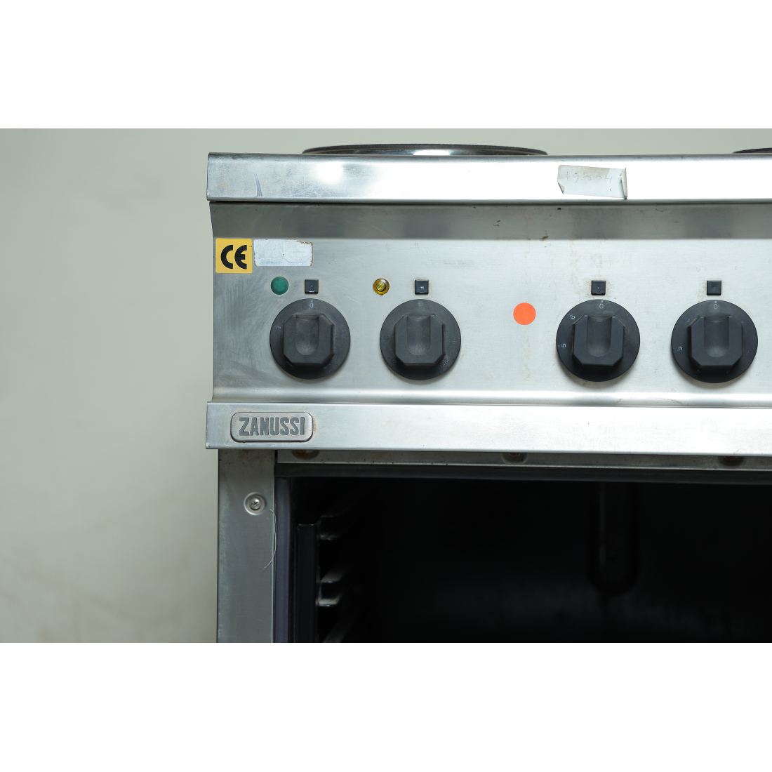 Used Zanussi 4-Burner Electric Stove With Oven|mkayn | مكاين