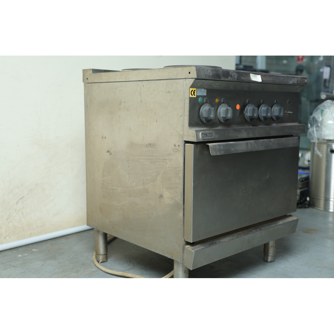 Used Zanussi 4-Burner Electric Stove With Oven|mkayn | مكاين