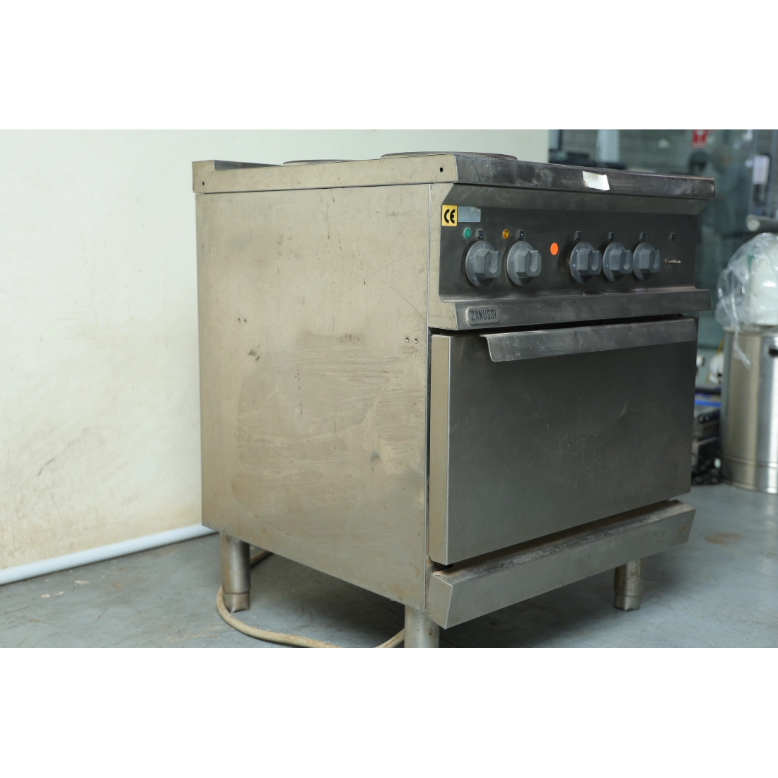 Used Zanussi 4-Burner Electric Stove With Oven|mkayn | مكاين