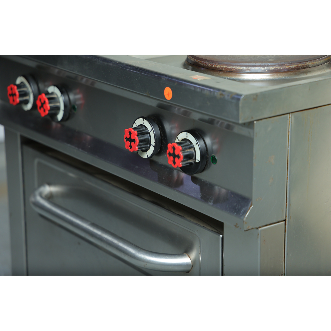 Used Offcar 4-burner electric stove with oven|mkayn | مكاين